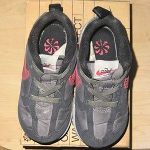 Toddler Air Max Dawn sneakers size 8c